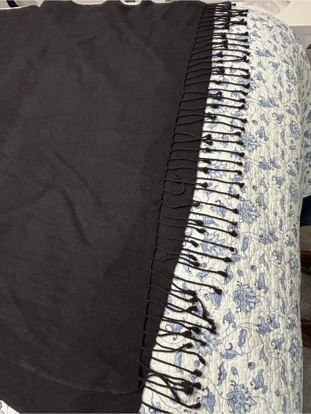 Kenneth Cole womens black 55% Pashmina Cashmere and 45% Silk tassel fringe 77x30 - Picture 6 of 7